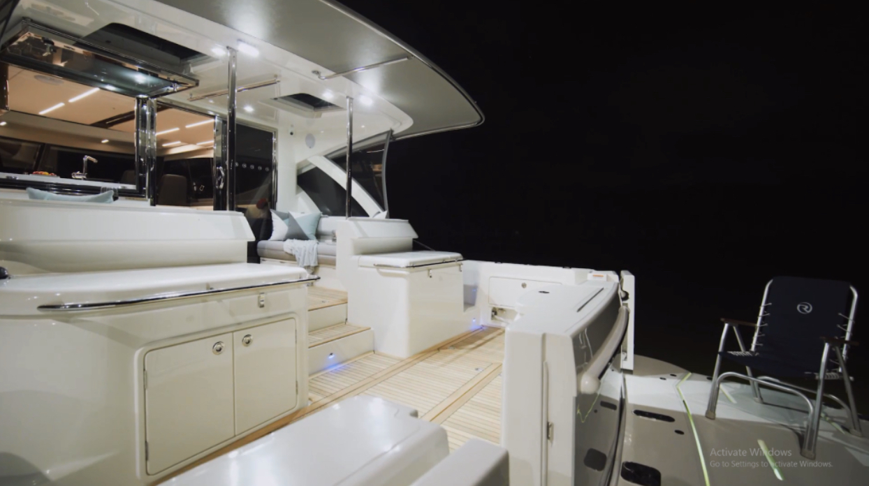 Riviera 505 SUV Refreshment center