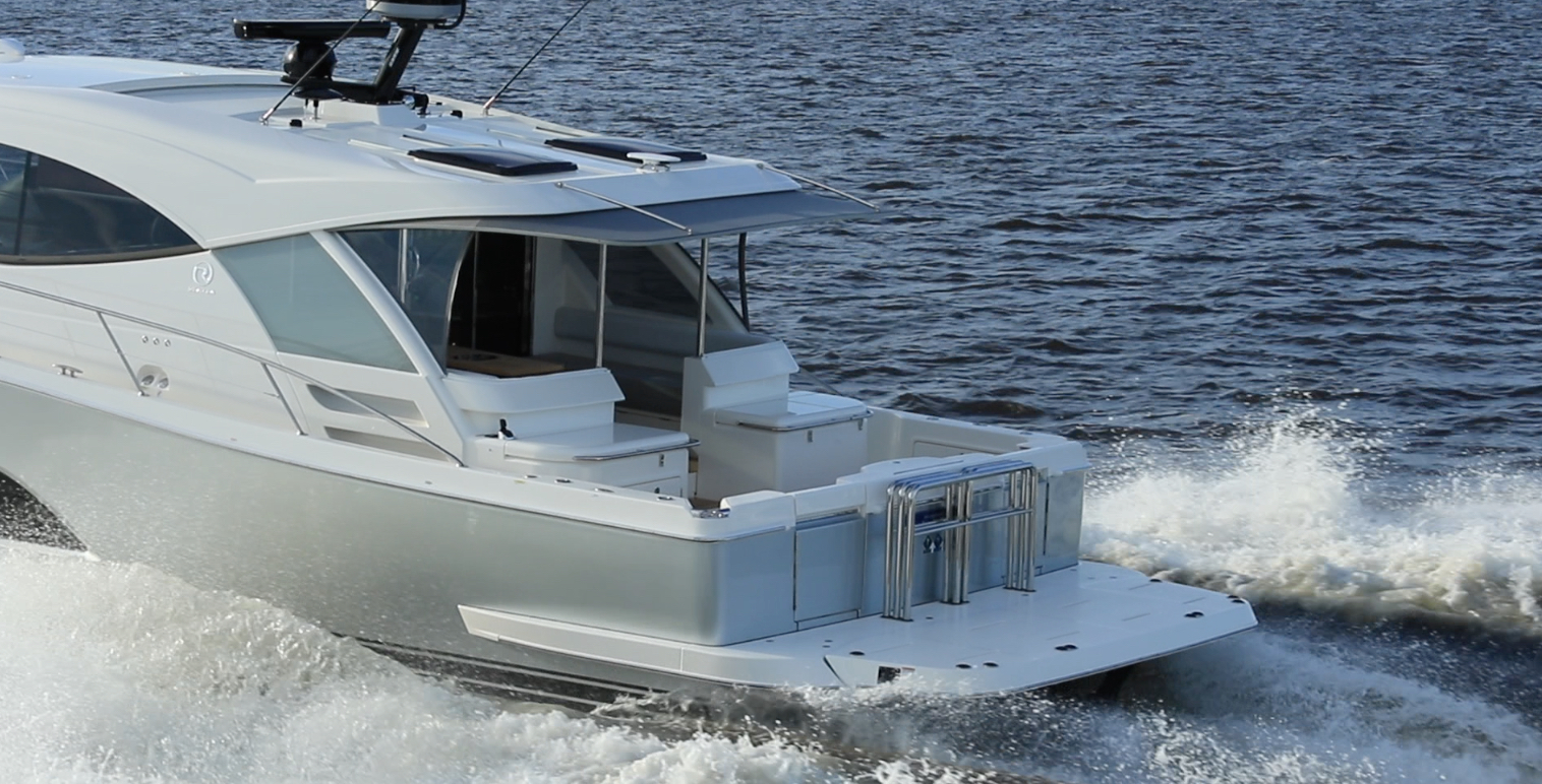 Riviera 505 SUV stern