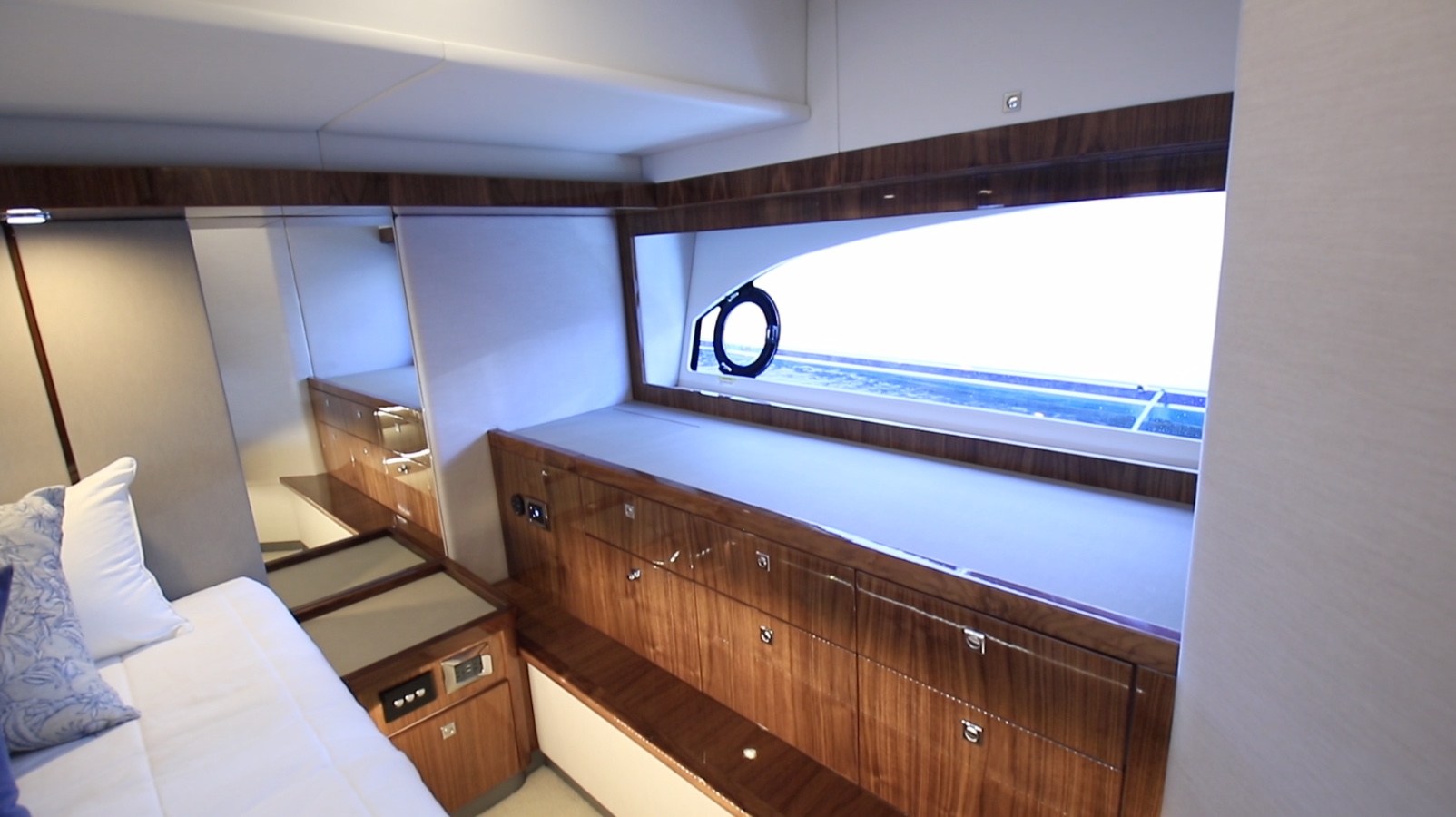 Riviera 505 SUV side windows